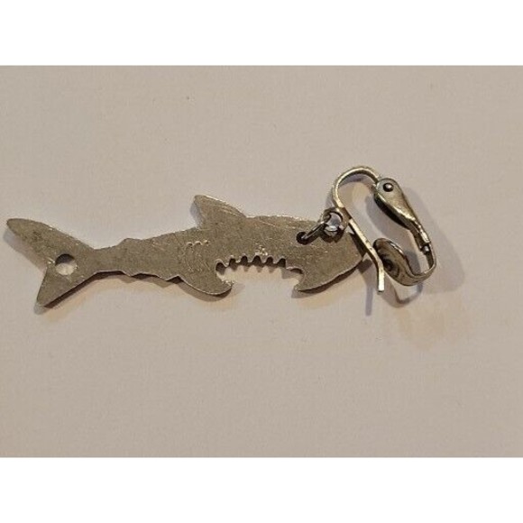 Rare Vintage Plastic Seahorse Treasure Chest Shark Ocean Theme Clip Earrings Lot - Picture 13 of 14